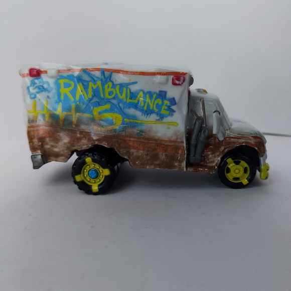 Dr Damage Rambulance Cars 3 1:55 Scale Diecast Car Mattel Disney Pixar Ambulance - Picture 4 of 7
